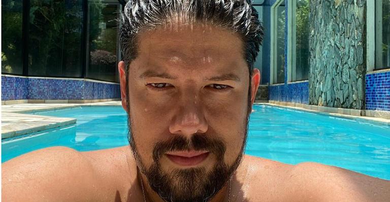 Phelipe Siani comemora nova fase da carreira com foto ao lado de colegas de trabalho