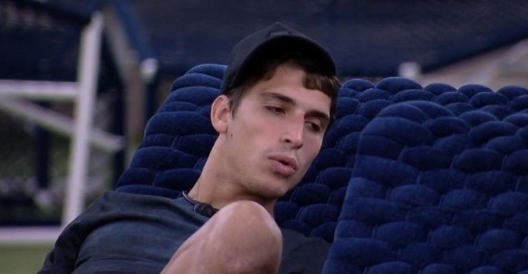 BBB20: Prior dispara sobre Gizelly: ”Quer me beijar por marketing”