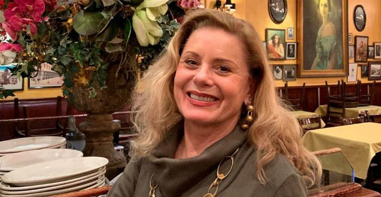 Vera Fischer abre o álbum de fotos de sua viagem para Nova York e mostra passeio com amigos