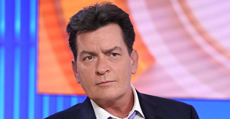 Charlie Sheen quebra o silêncio e rebate acusações de estupro