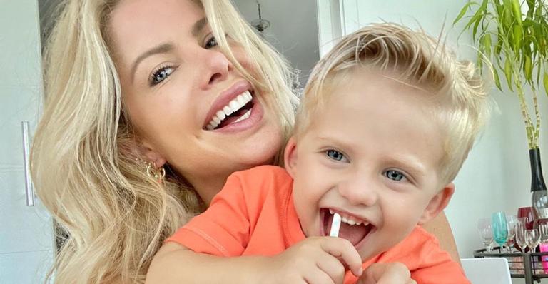 Karina Bacchi abre o coração sobre aprendizados com o filho: ”Me ensinando todos os dias”