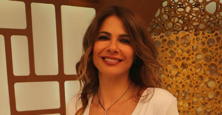 Luciana Gimenez acerta com o SBT e estará no humorístico ‘A Praça É Nossa’