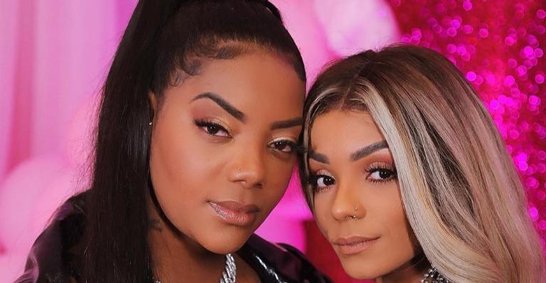Ludmilla e a esposa Brunna Gonçalves são flagradas de fio dental na praia