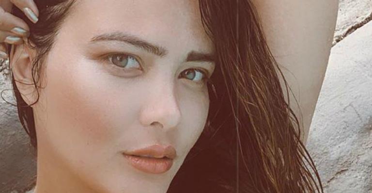 No Ceará, Geisy Arruda exibe corpão em clique de maiô: ”Cheguei no paraíso…”