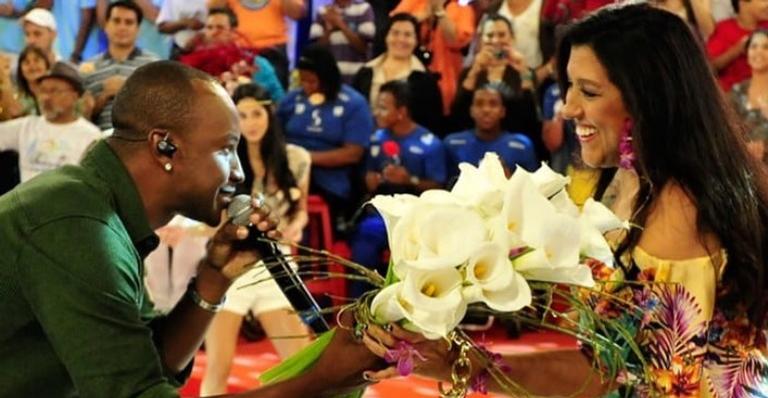 Regina Casé celebra mais um ano de vida do cantor Thiaguinho: ”Você já é da família”