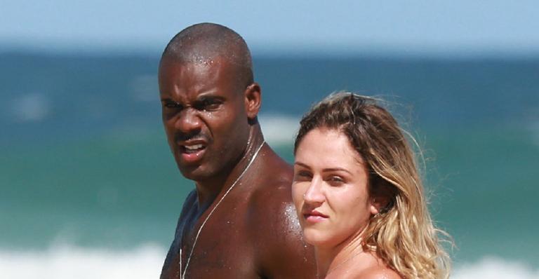 Rafael Zulu choca fãs ao mostrar corpo sarado ao lado da namorada