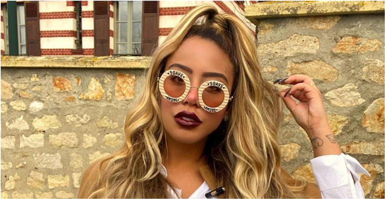 Rafaella Santos ganha buquê de rosas enorme e fãs questionam: ”Gabigol que te deu?”