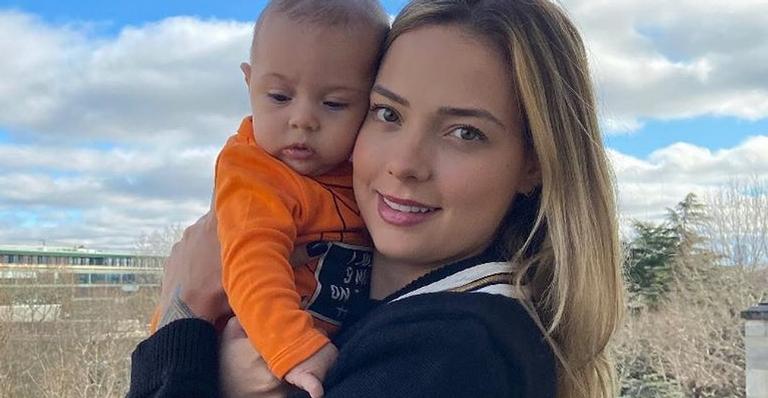 Carol Dantas encanta a web com ensaio lindíssimo ao lado do caçula, Valentin: ”Igual a você!”