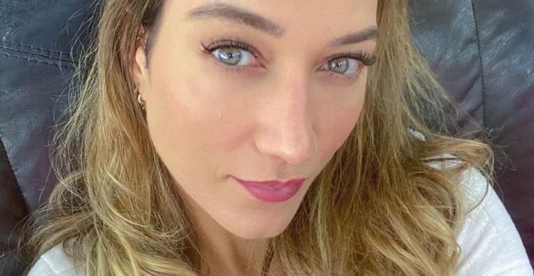 Gabriela Pugliesi posa agarradinha com seu cão após diagnóstico de Coronavírus: ”Bichos não pegam”
