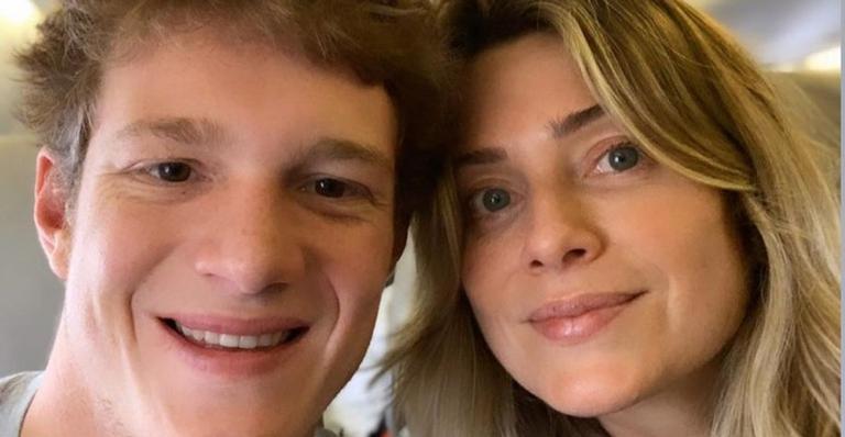 Leticia Spiller relembra visual antigo ao compartilhar clique com o filho: ”Eu e Pedro”