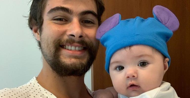 Mãe de Rafa Vitti compartilha cliques de Clara Maria e encanta a web: ”A menina luz”