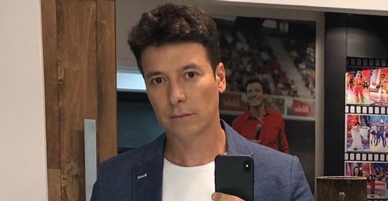 Rodrigo Faro surge fantasiado de Anitta e brinca: ”To com outro contatinho”