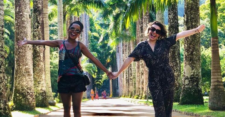 Fernanda Souza celebra momento com a amiga, Aretha Oliveira: ”Amei nossa primeira viagem”