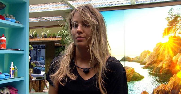 BBB20: Enquanto fala sozinha, Gabi Martins reflete sobre Prior: ”Imagina se ele me colocar?”