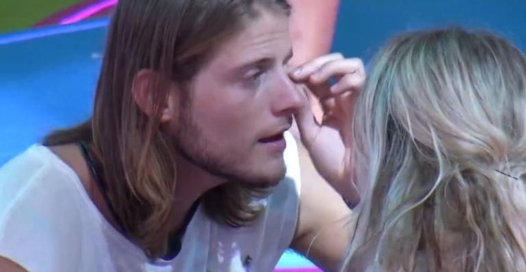 BBB20: Aos prantos, Daniel confessa para Marcela: ”Sinto ciúmes da Gizelly”