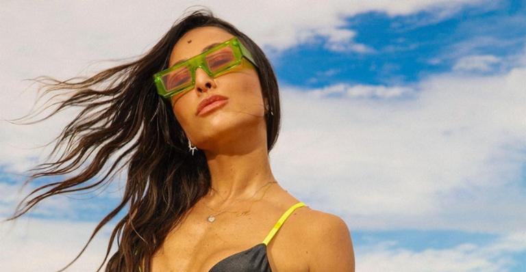 Em Trancoso, Sabrina Sato exibe corpão e arranca suspiros dos fãs: ”Deusa”