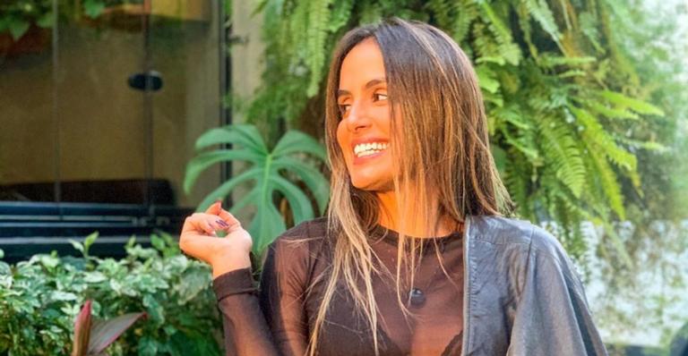 Ex-BBB Carol Peixinho posa de biquíni e arranca elogios dos internautas: ”Sorriso mais lindo”