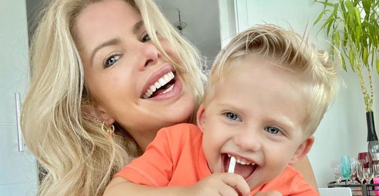 Karina Bacchi comemora final de semana ao lado do filho: ”Mais tempo com a família”