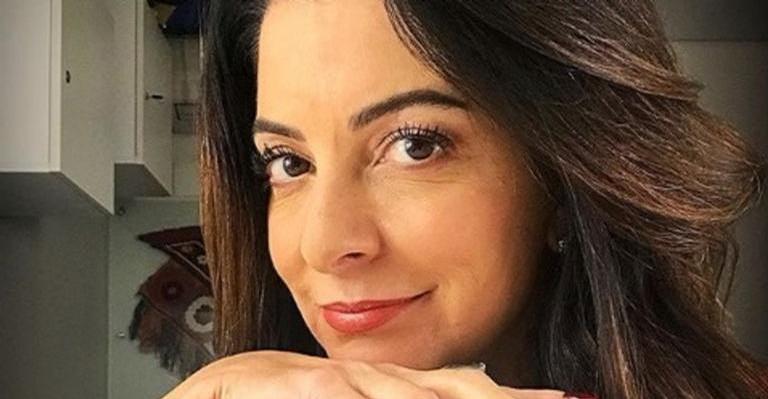 Aos 54 anos, Ana Paula Padrão surge em clique raro de biquíni e encanta