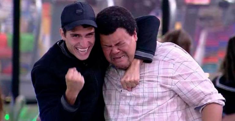 BBB20: Após atividade especial, Prior ganha celular e presenteia filha de Babu