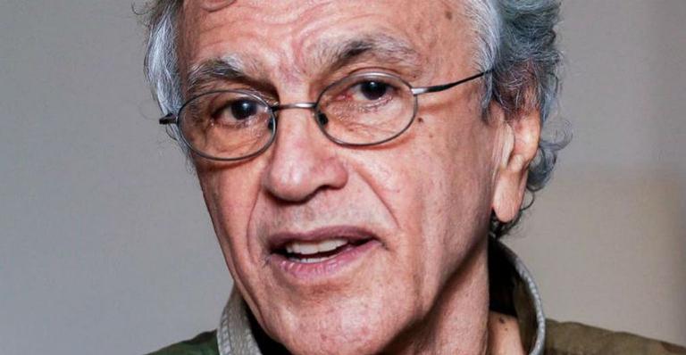 Caetano Veloso critica pessoas saindo de férias durante quarentena: ”É para haver recolhimento”