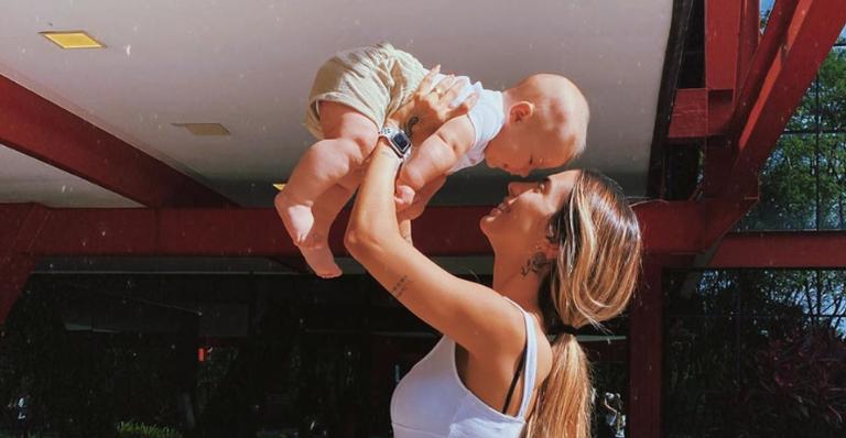 Gabi Brandt baba em beleza do filho e compartilha nas redes sociais