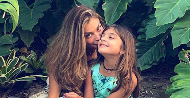Grazi Massafera mostra ‘bagunça’ da filha durante brincadeira e se derrete pela pequena