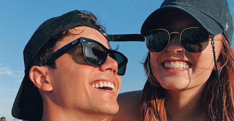 Larissa Manoela e Leo Cidade protagonizam momento romântico na praia: ”Você e eu”