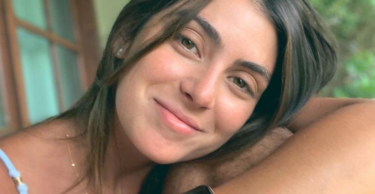 Mariana Uhlmann rebate críticas sobre ter ido à praia com filho: ”Fui comprar água de coco”