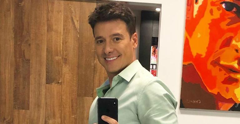 Rodrigo Faro brinca com a filha na piscina e recebe elogios de fãs: ”Que pai maravilhoso”