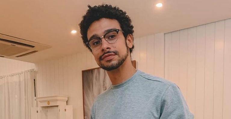 Sérgio Malheiros posa ao lado de seu gato e encanta seguidores: ”Dois lindos!”