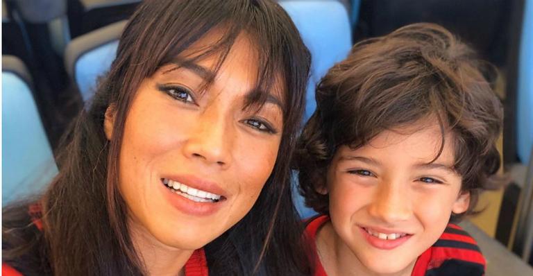 Danni Suzuki ajuda o filho nos estudos durante a quarentena: ”Estudando de forma online”