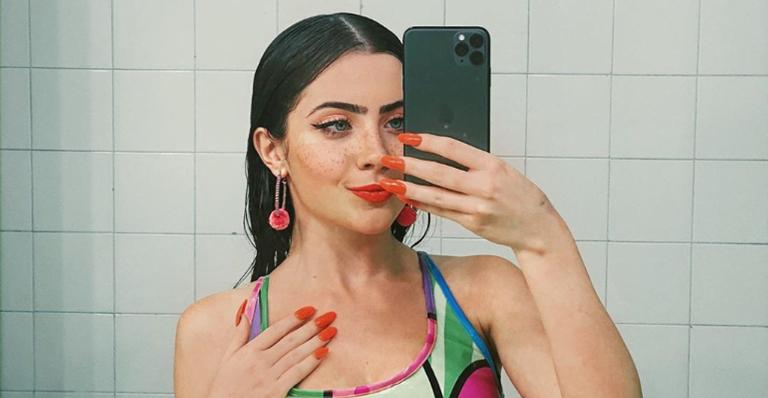 Jade Picon posa para selfie e recebe chuva de elogios: ”Perfeita”