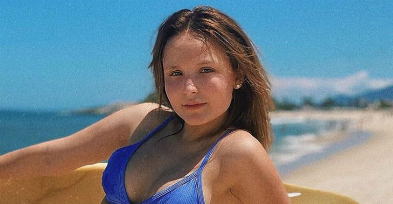 Em Saquarema, Larissa Manoela curte dia de praia ao lado de duas companhias inusitadas