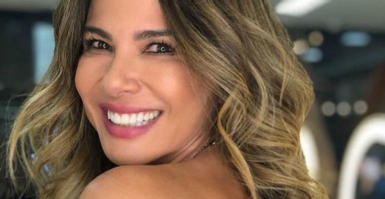 Com look arrasador, Luciana Gimenez grava programa sem plateia