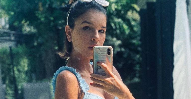 Mariana Rios aparece deitada em rede em cenário paradisíaco e ganha elogios de fãs: ”Perfeita”