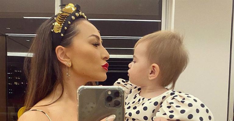 Sabrina Sato mostra vídeo de Zoe passando álcool em gel em familiares e alerta sobre Coronavírus