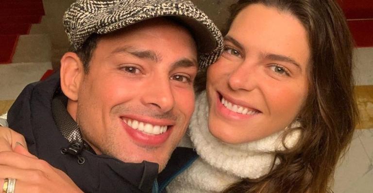 Coronavírus: Cauã Reymond se derrete ao flagrar Mariana Goldfarb ajudando Sofia a estudar em casa
