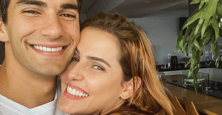 Debora Secco celebra aniversário do marido, Hugo Moura, e se declara: ”Te sou”