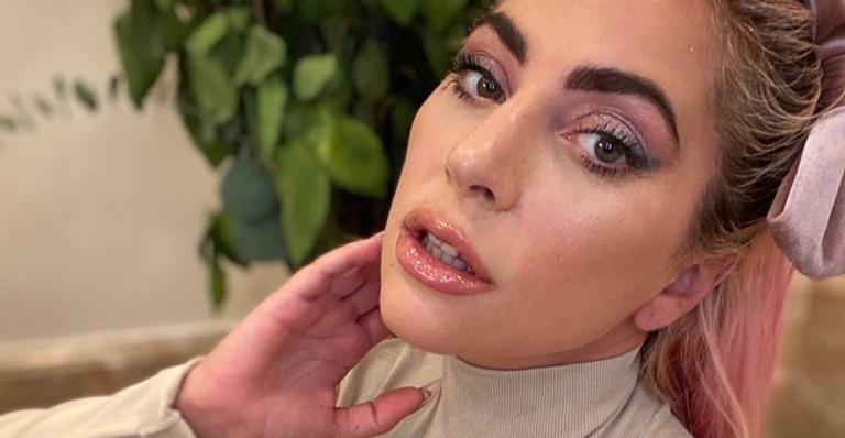 Coronavírus: Ao lado do namorado, Lady Gaga alerta fãs para ficarem em casa