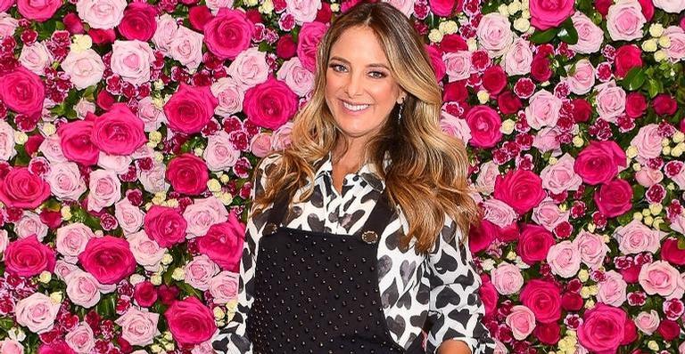 Ticiane Pinheiro aposta em look do dia harmonioso e recebe elogios: ”Verdadeira Barbie”