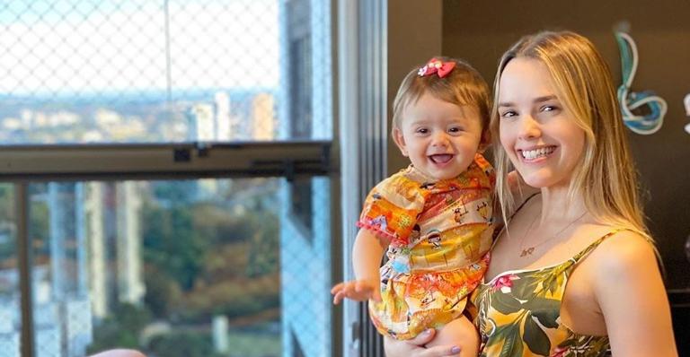 Thaeme posa com a filha e faz reflexão sobre o lado positivo da quarentena