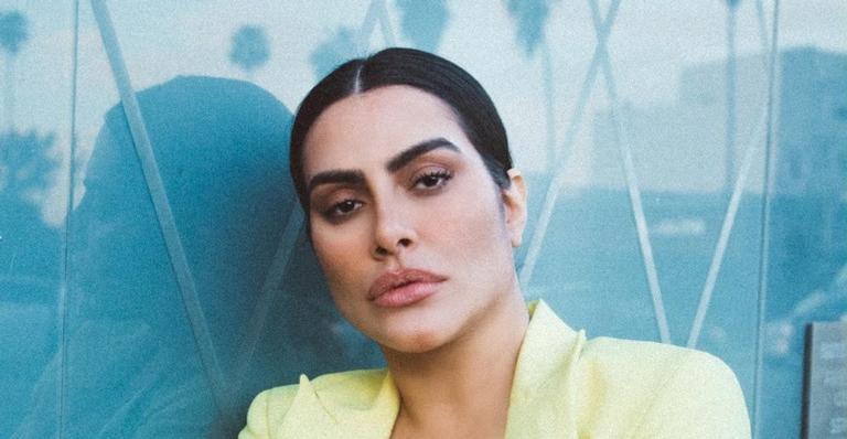 Cleo aproveita clique sexy para mandar recado sobre o Coronavírus: ”Saúde não é brincadeira”