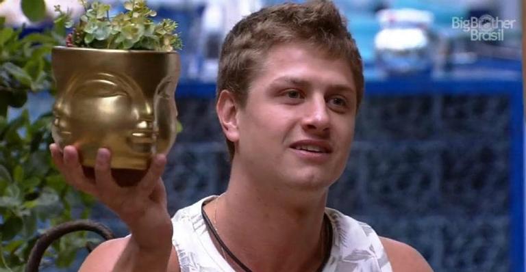 Ex-BBB Lucas detona as atitudes de Gizelly nas redes sociais: ”Energia ruim”