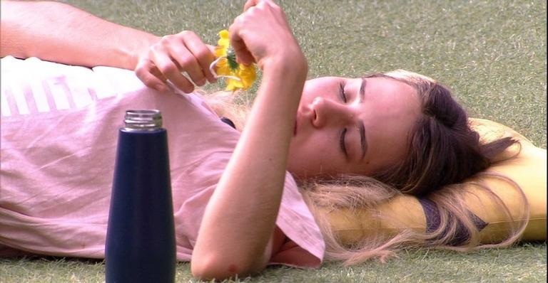 BBB20: Após ser criticada por flor na cabeça, Gabi fala sozinha: ”Eu sei a minha essência”
