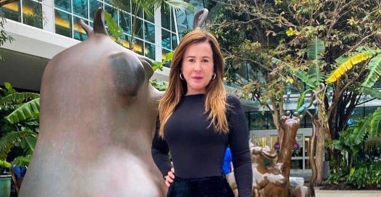 Zilu Godoi se despede do verão com clique de biquíni e exibe corpão