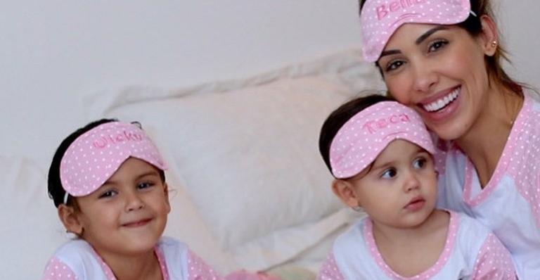 Na quarentena, Bella Falconi coloca uma cama elástica no meio da sala para entreter as filhas