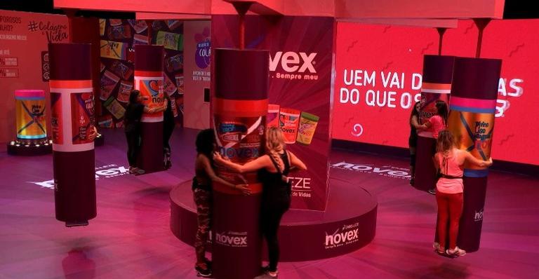 Boninho se diverte com cantoria dos brothers durante prova do líder: ”Resistência pra gente”