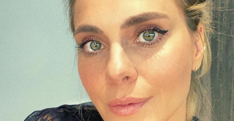 Carolina Dieckmann posa coladinha ao seu gato e encanta fãs: ”Duas gatas!”