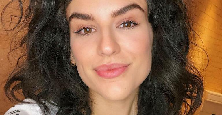 Kéfera faz autobronzeamento e mostra resultado: ”Cenoura”